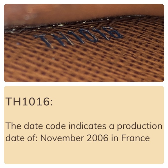 -SOLD- Louis Vuitton Monogram Sarah Wallet - Picture 9 of 9